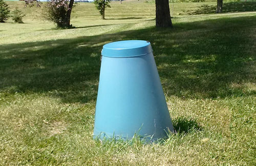 composter and green bin image